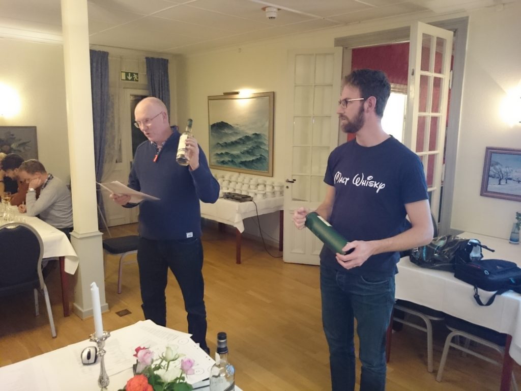 Jonas och Per Anders avslöjar glasens innehåll